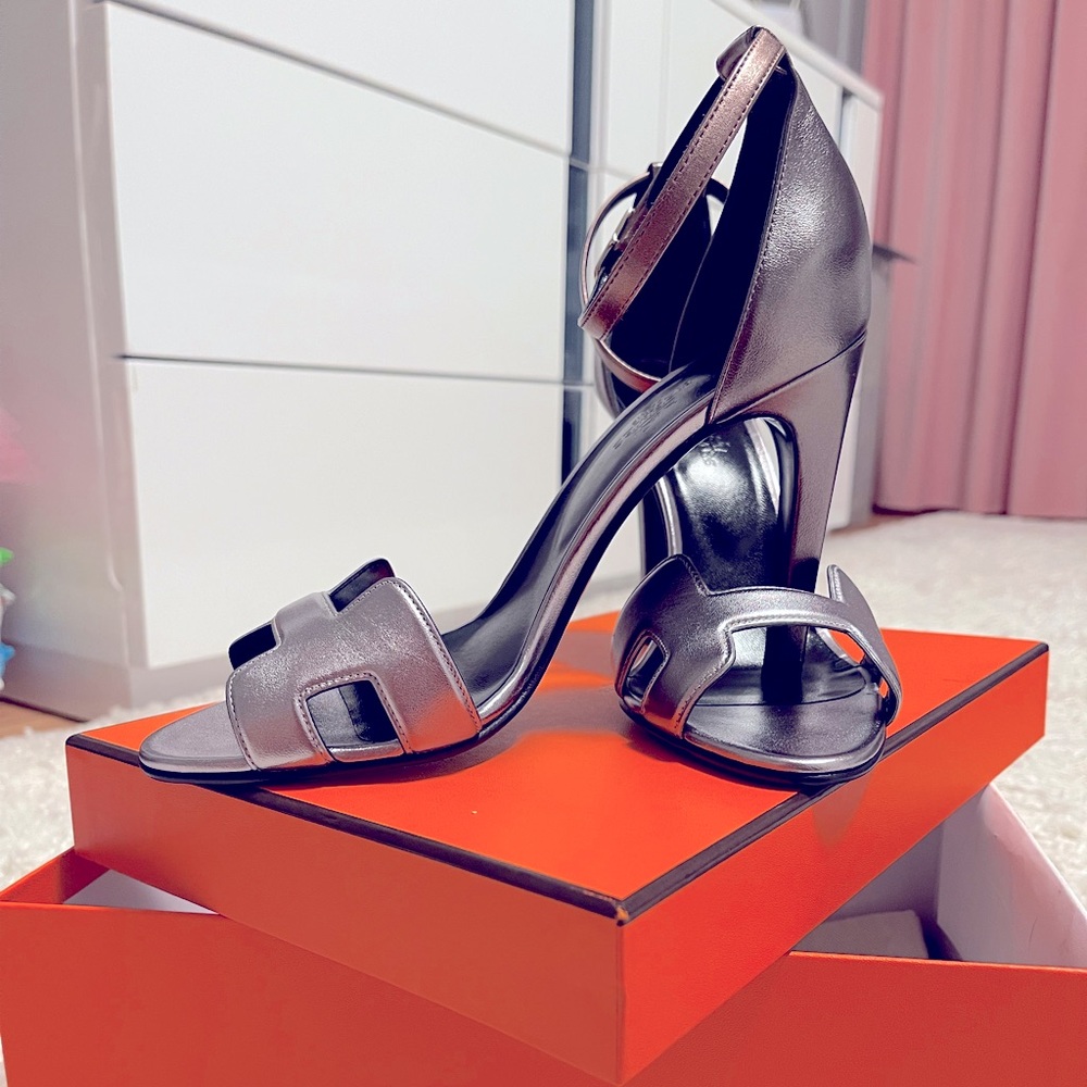 HERMES PREMIUM METALLIC SANDALS 105